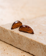 Bonbons chocolat noir coeur caramel praliné cacahuètes